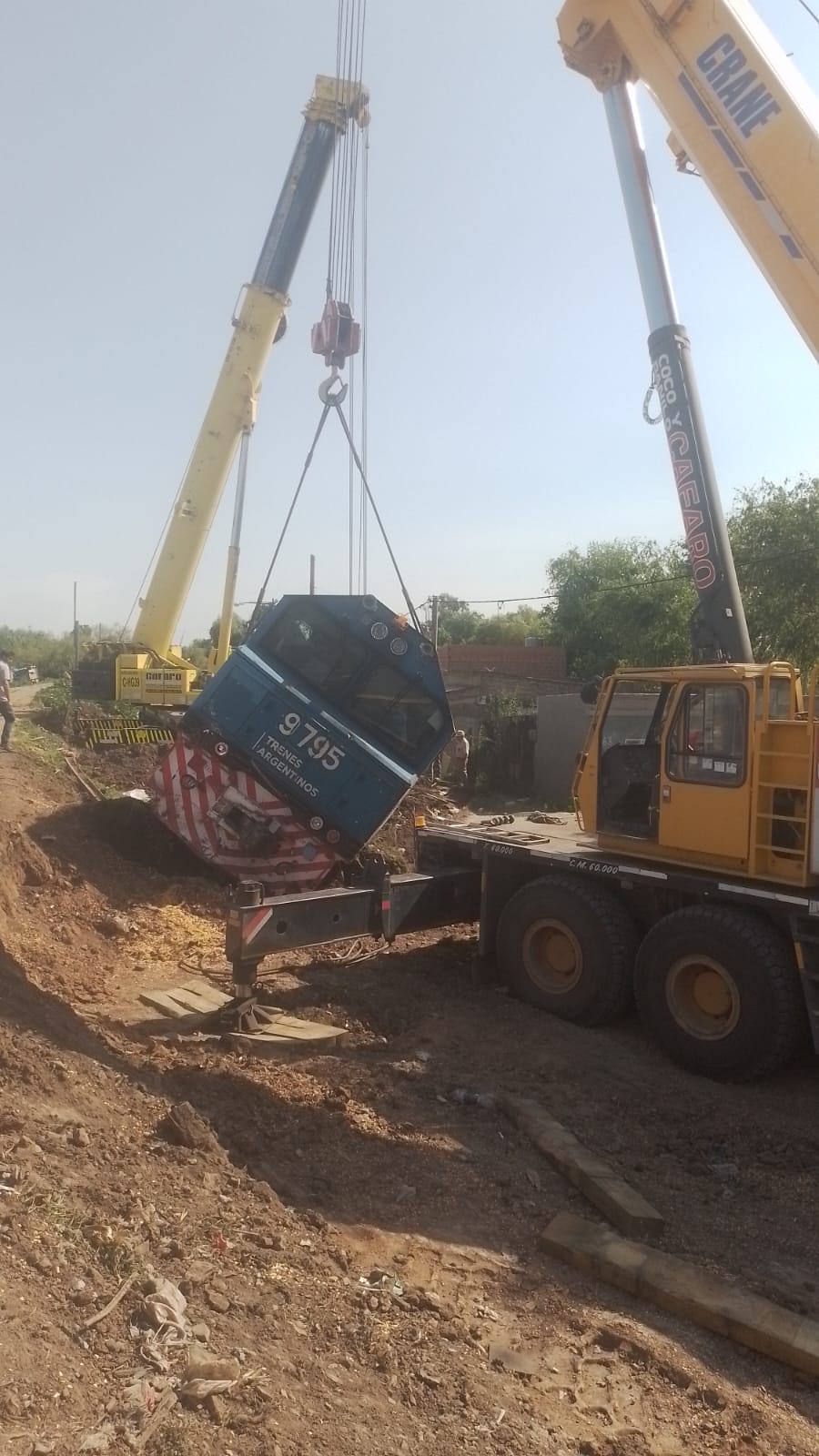 Grúa Cafaro trabajando en obra vial